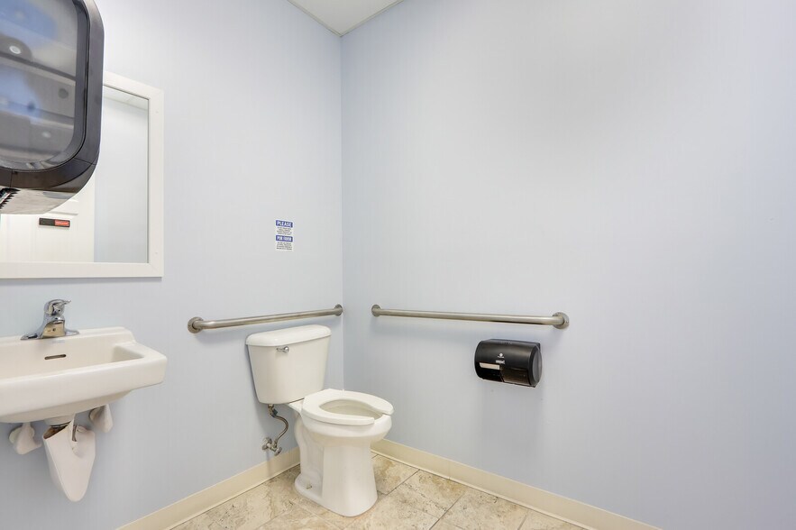 More Photos Of 1405 SE Goldtree Dr, Port Saint Lucie Medical For Lease