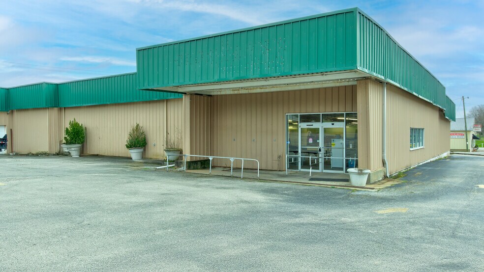 More Photos Of 2015 Payne st, Tell City Light Distribution For Sale