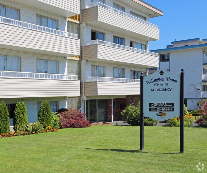 More Photos Of 1670 Fort St, Victoria Apartments For Sale