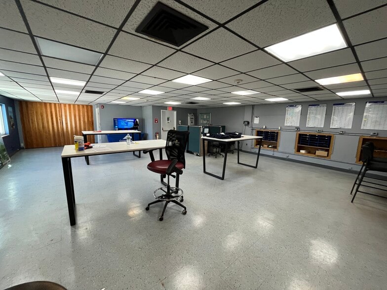 More Photos Of 36 Country Club Ln, Belmont Distribution For Sale