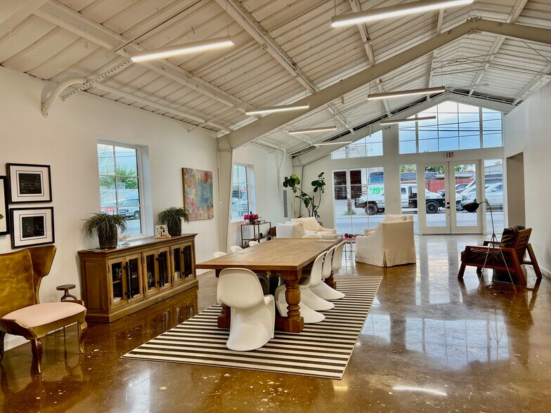 More Photos Of 2330 Langford St, Dallas Storefront For Sale