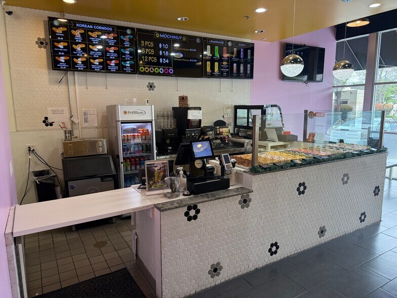 More Photos Of 1935 E 17th St, Santa Ana Storefront Retail Office For Lease