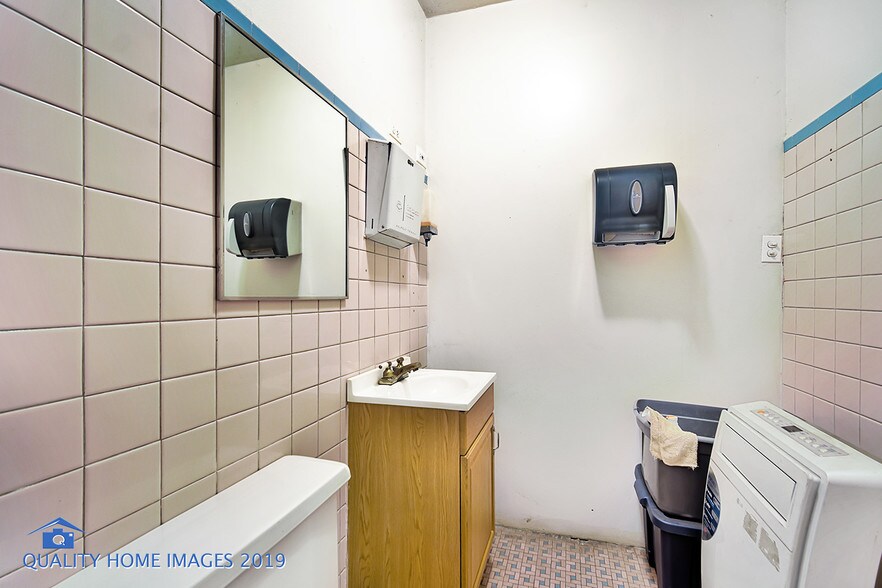More Photos Of 6859 S Damen Ave, Chicago Auto Repair For Sale