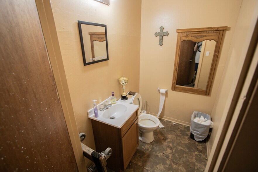 More Photos Of 506 SW 13th Ave, Mineral Wells Specialty For Sale