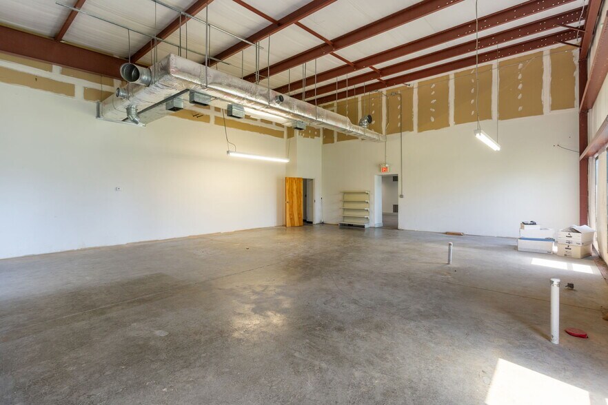 More Photos Of 13963 Timber Way, Timberville Office For Lease