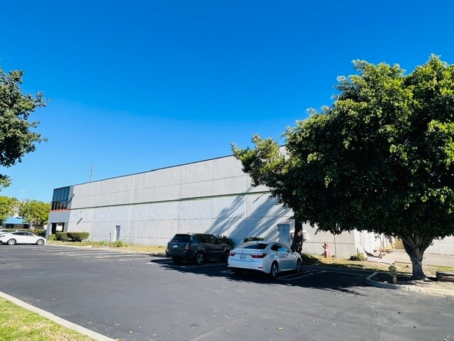More Photos Of 4475 Eucalyptus Ave, Chino Warehouse For Lease