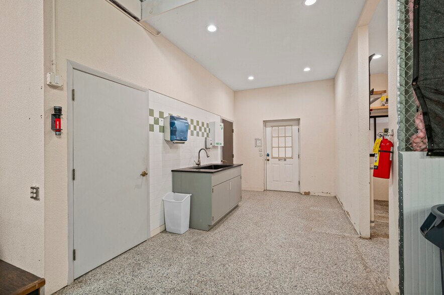 More Photos Of 8270 Pascal Dr, Punta Gorda Service For Sale