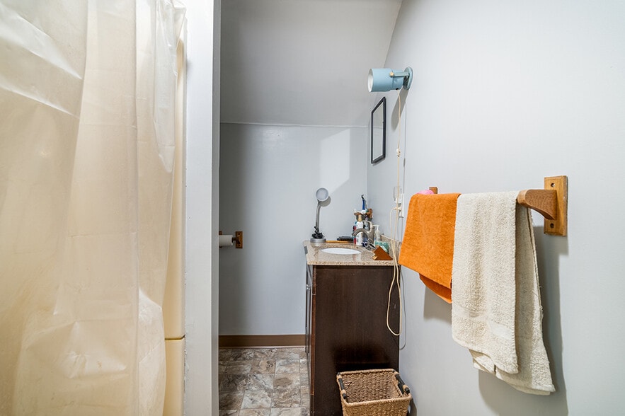 More Photos Of 104 Canal St, Blackstone Bar For Sale