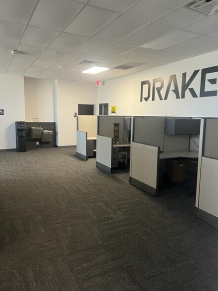 More Photos Of 15277 Heritage Pky, Fort Worth Distribution For Lease