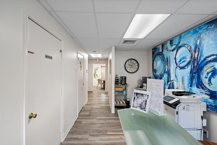 More Photos Of 9668-9683 Main St, Fairfax Medical For Lease