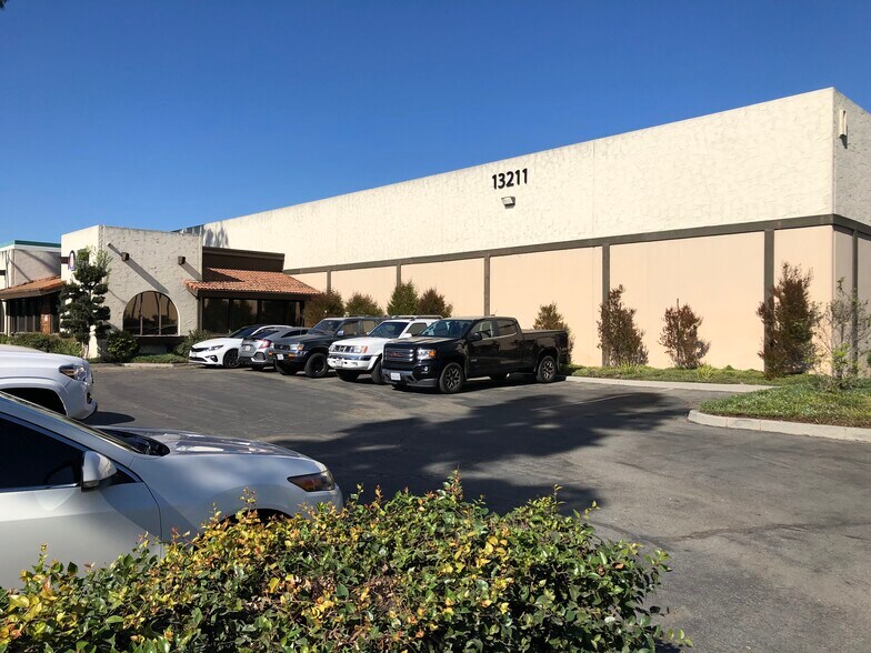 More Photos Of 13211 166th St, Cerritos Warehouse For Lease