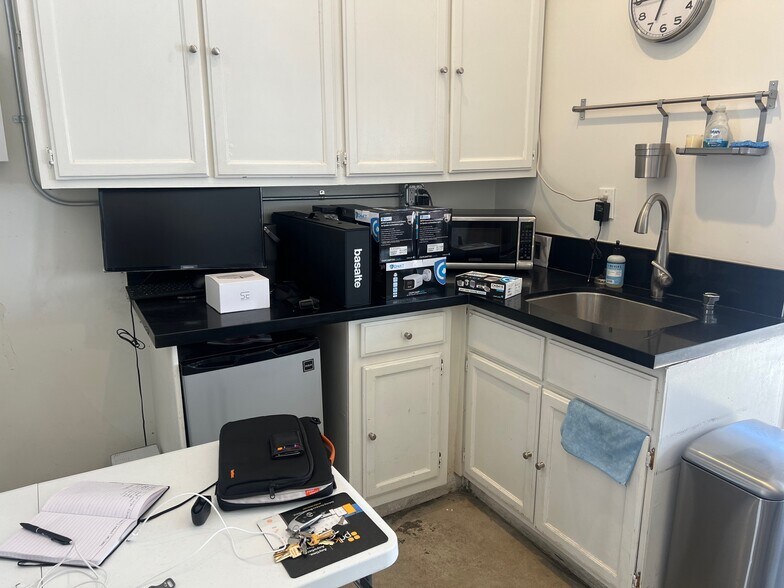 More Photos Of 12794 W Washington Blvd, Los Angeles Freestanding For Lease