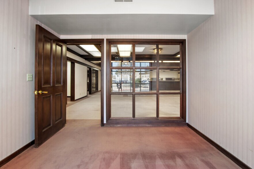 More Photos Of 601 Ferry St, Martinez Bank For Lease
