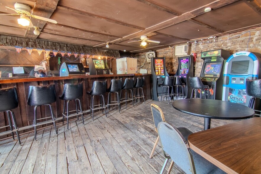 More Photos Of 18400 E B Hwy, Sheldon Flex For Sale