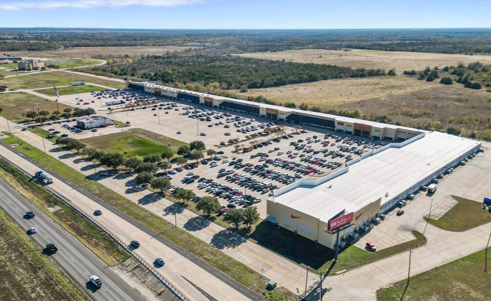 Primary Photo Of 301 Tanger Dr, Terrell Storefront For Sale