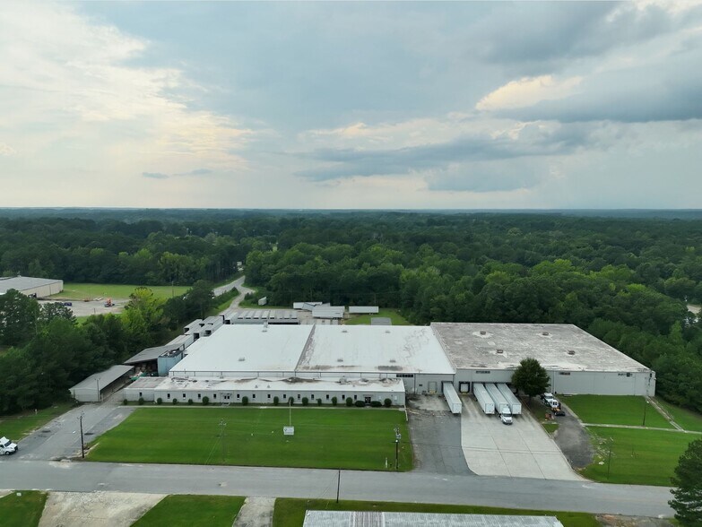 More Photos Of 1061 Industrial Blvd, Union Point Warehouse For Sale