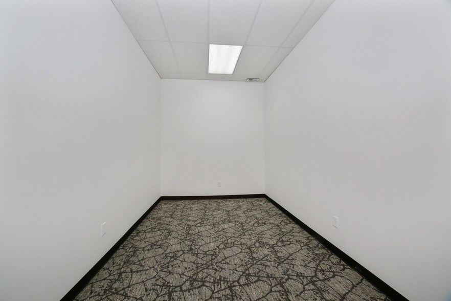 More Photos Of 7-11 Legion Dr, Valhalla Medical For Lease