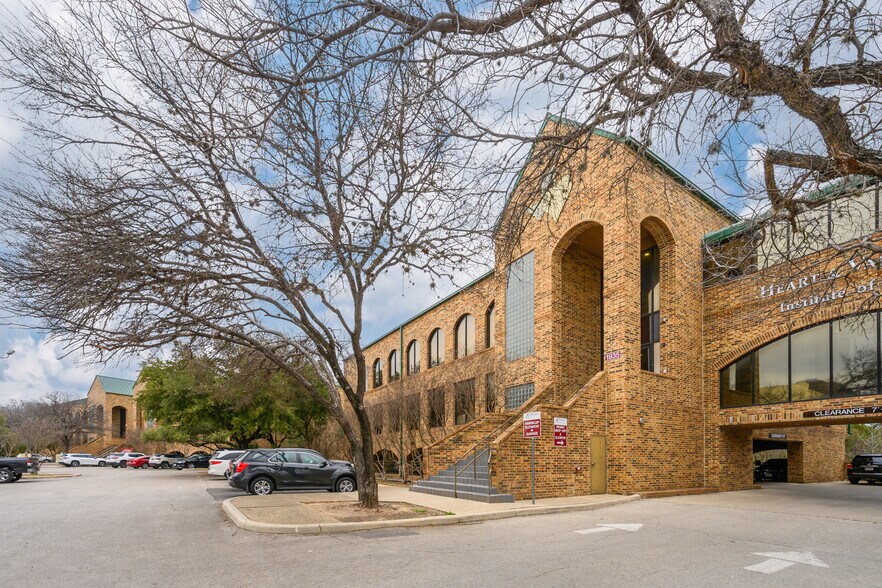 More Photos Of 1933 NE Loop 410, San Antonio Office For Sale