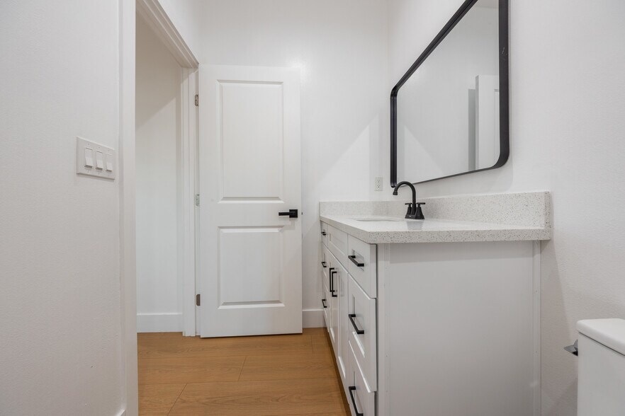 More Photos Of 758 E 84th St, Los Angeles Multifamily For Sale