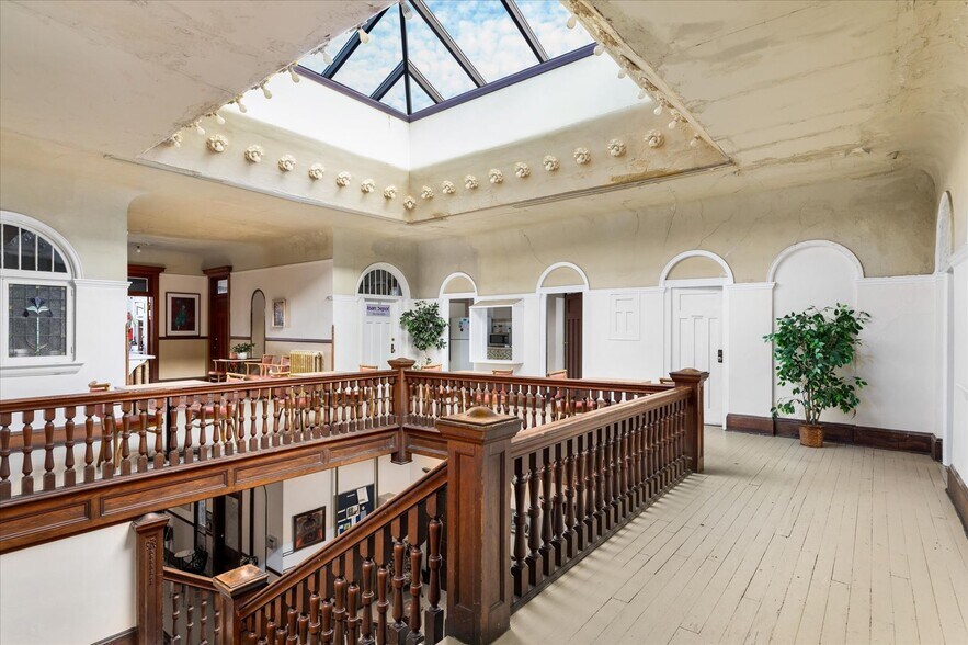 More Photos Of 619 Commercial Ave, Anacortes Storefront Retail Office For Sale