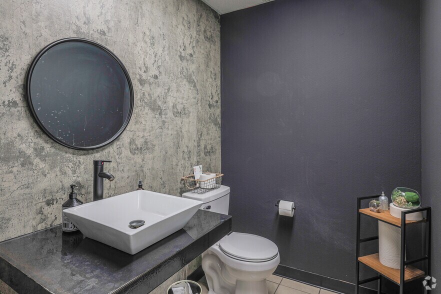 More Photos Of 1011-1021 N 21st Ave, Phoenix Warehouse For Sale