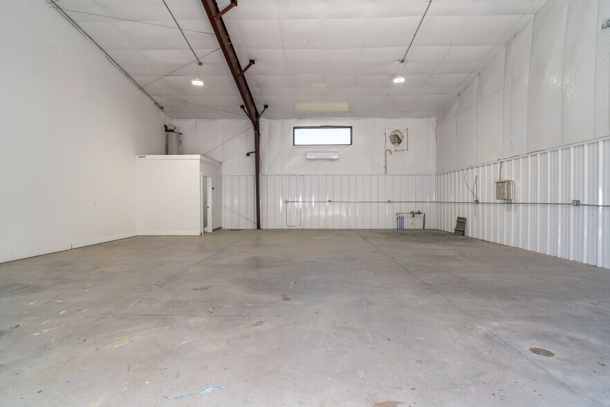 More Photos Of 1571 Pleasants Dr, Mount Crawford Warehouse For Lease