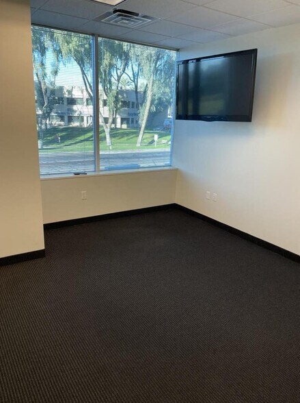 More Photos Of 2901 E Camelback Rd, Phoenix Office For Lease