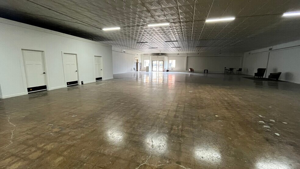 More Photos Of 1752-1776 S High St, Columbus Freestanding For Sale