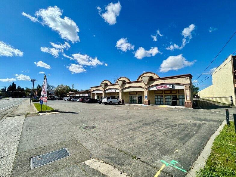 More Photos Of 4445-4447 Auburn Blvd, Sacramento Storefront For Lease