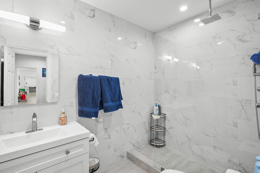 More Photos Of 1130 N Hollywood Way, Burbank Freestanding For Lease