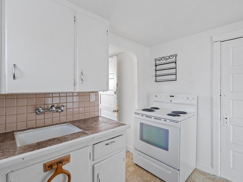 More Photos Of 37 S 700 W, Provo Apartments For Sale