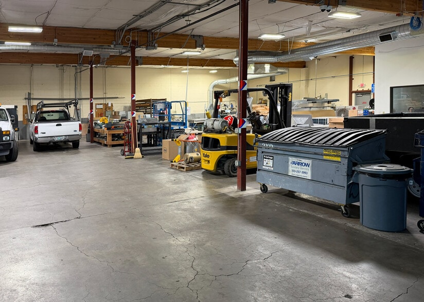 More Photos Of 711 SE Stark St, Portland Service For Sale