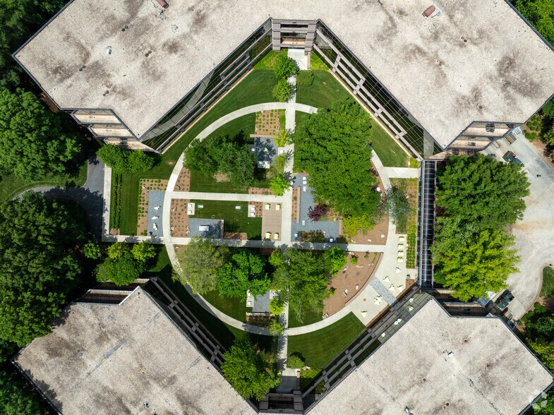 More Photos Of 800 Parc Pt, Alpharetta Unknown For Lease