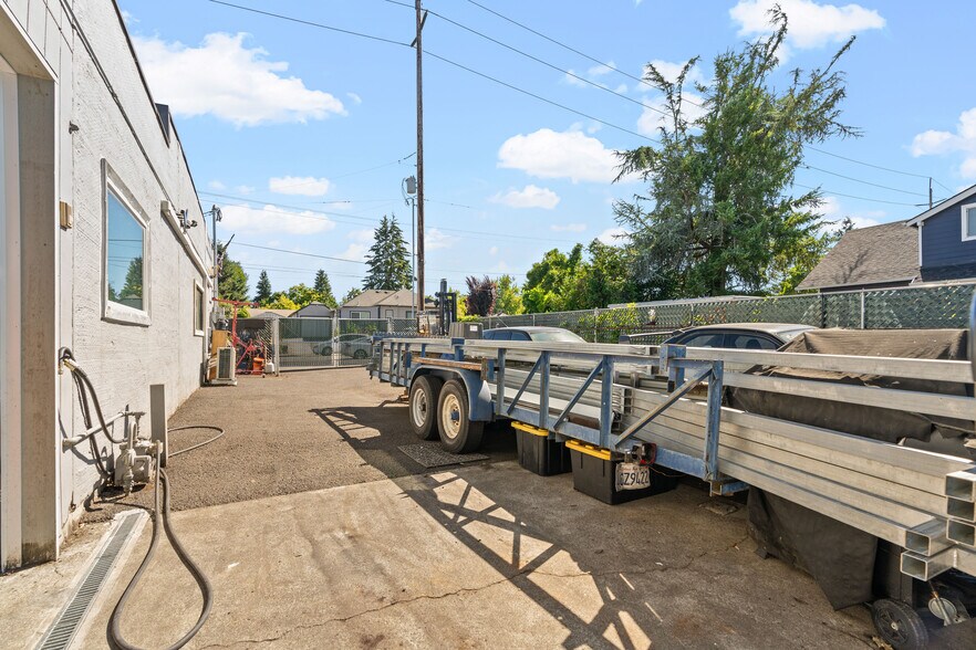 More Photos Of 7131 NE Prescott St, Portland Storefront Retail Office For Sale