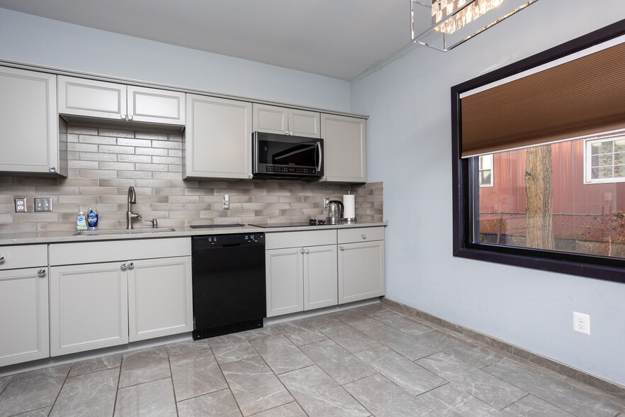 More Photos Of 453 N Jackson St, Frankfort Auto Dealership For Sale