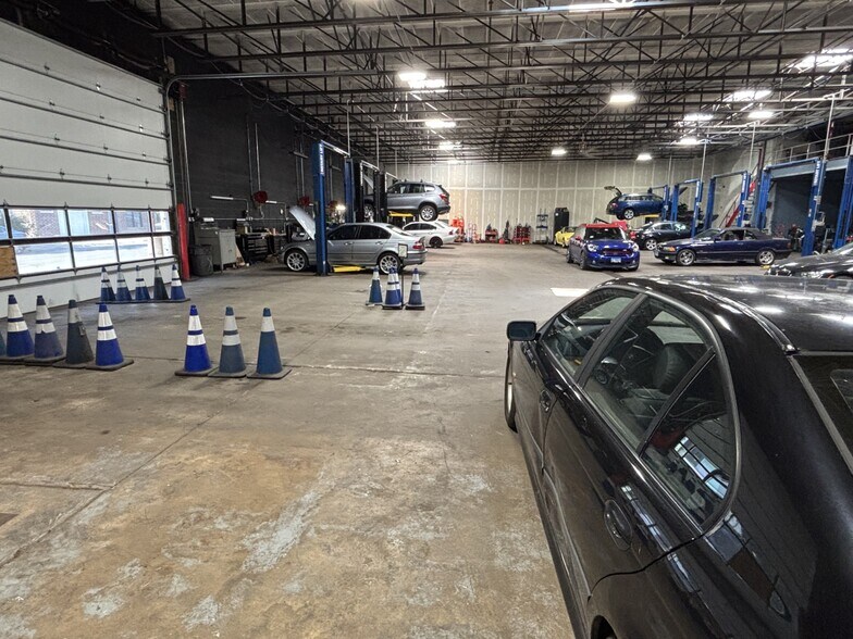 More Photos Of 1947 N Rockwell St, Chicago Warehouse For Lease