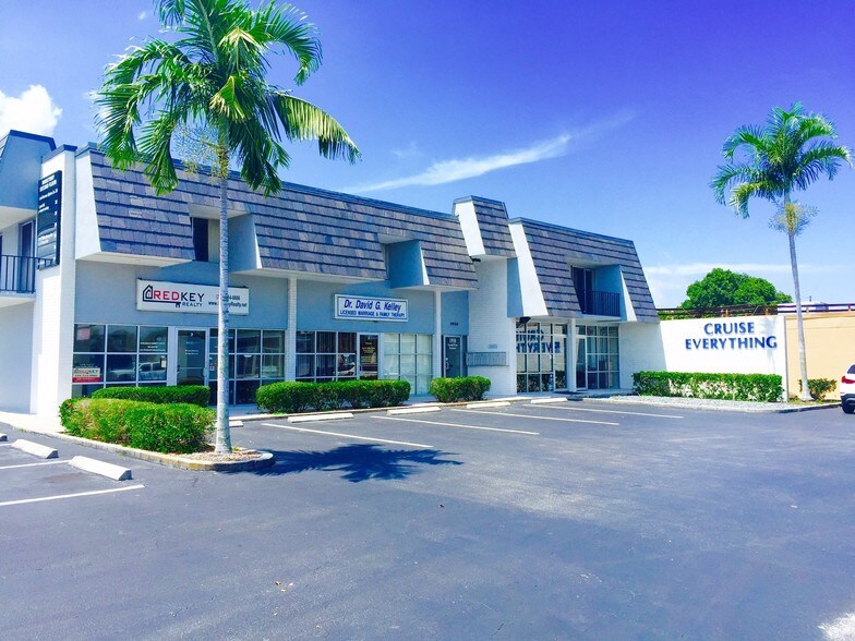 More Photos Of 1950 Courtney Dr, Fort Myers Office For Lease