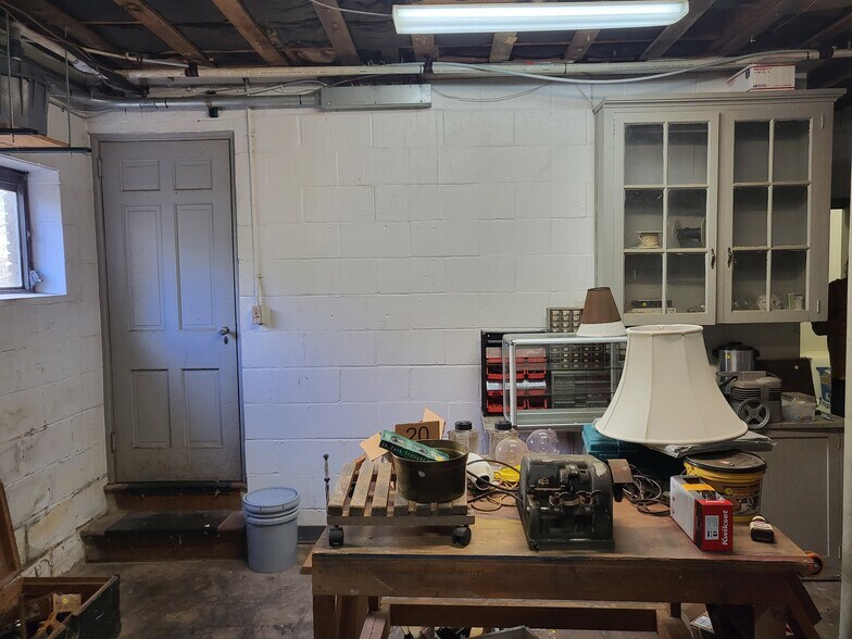 More Photos Of 212 S Broad St, Gastonia General Retail For Sale