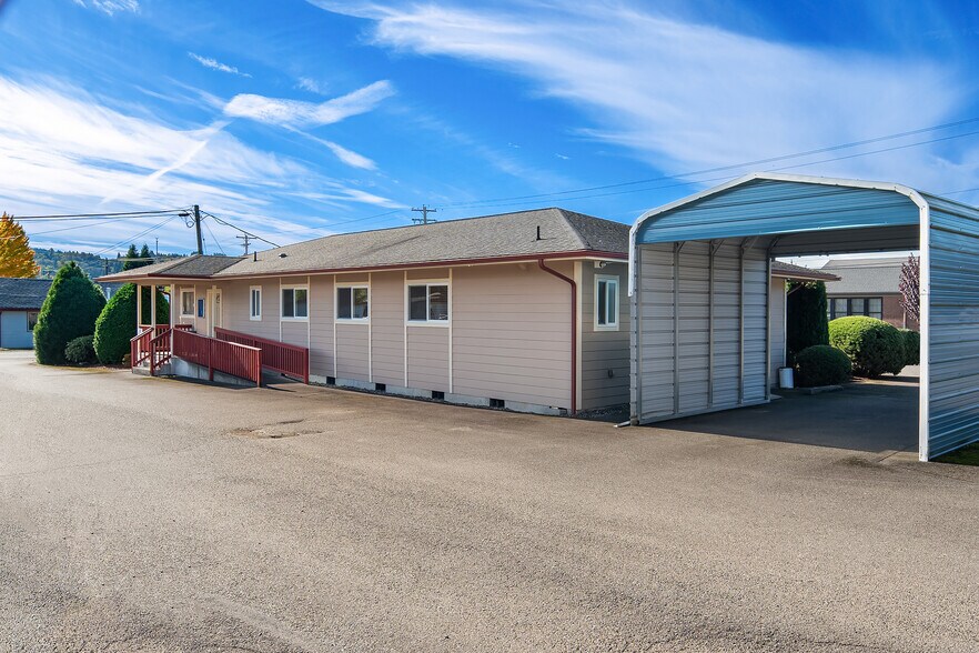More Photos Of 424 Williams St, Mossyrock Office For Lease