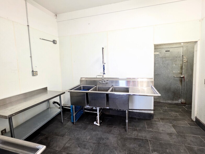 More Photos Of 10450 Lansing St, Mendocino Freestanding For Lease