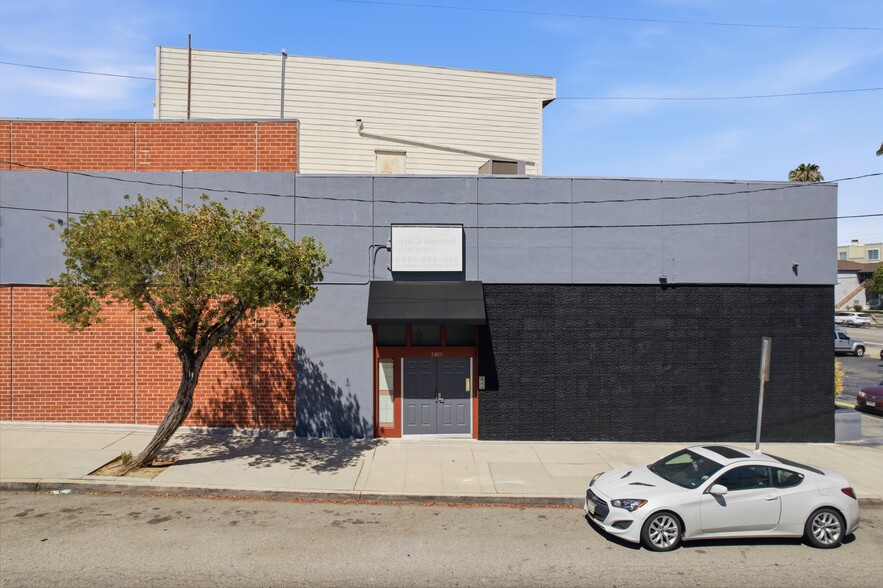 More Photos Of 5401 W Alvern Cir, Los Angeles Office Residential For Lease