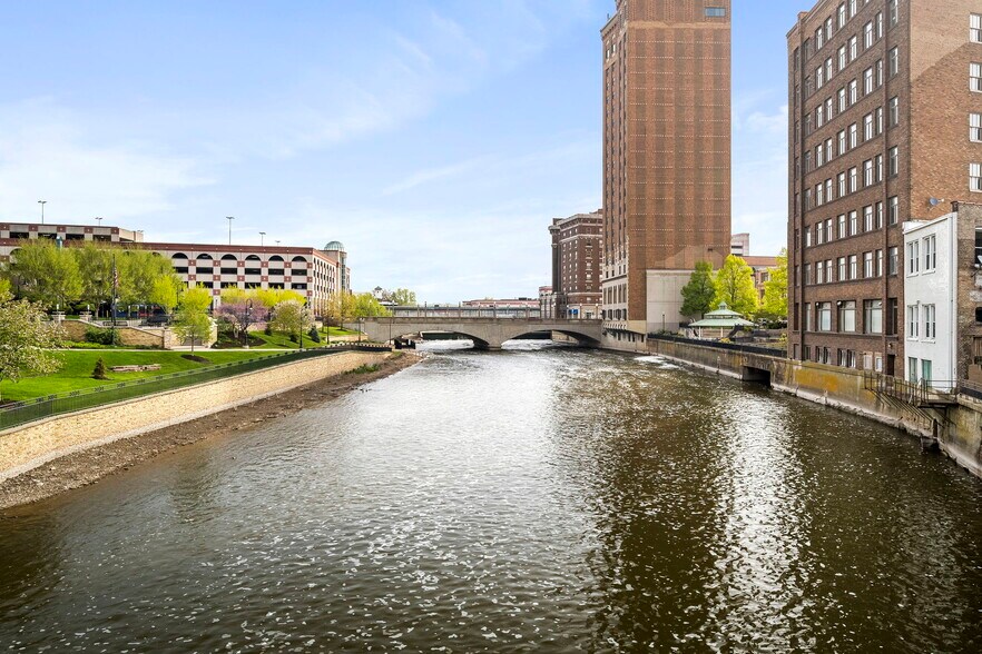 More Photos Of 31 W Downer Pl, Aurora Office For Sale