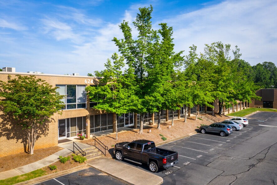 More Photos Of 624 Matthews Mint Hill Rd, Matthews Office For Lease