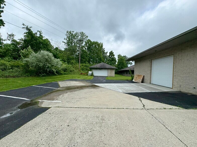 More Photos Of 171 Green Meadows Dr S, Lewis Center Office Residential For Sale