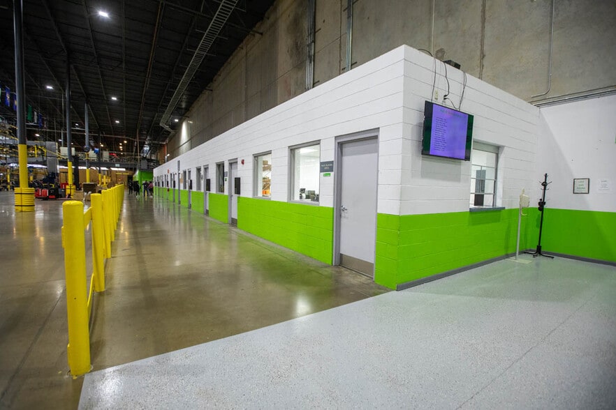 More Photos Of 3101 Anderson Rd, Opelika Distribution For Lease