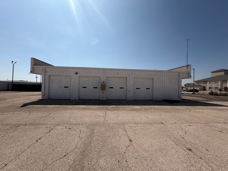 More Photos Of 3818 W Wall St, Midland Freestanding For Lease
