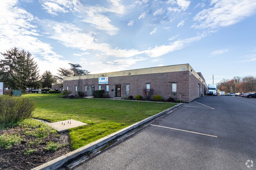 More Photos Of 13451 Damar Dr, Philadelphia Warehouse For Lease