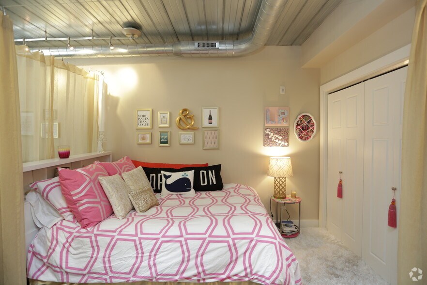 More Photos Of 901 New Hampshire St, Lawrence Apartments For Lease