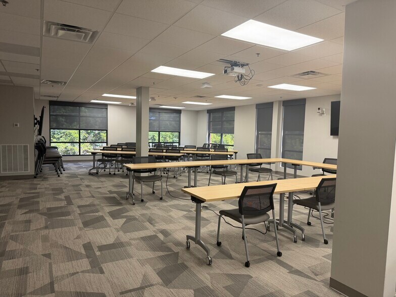 More Photos Of 1020 Monarch St, Lexington Office For Sale