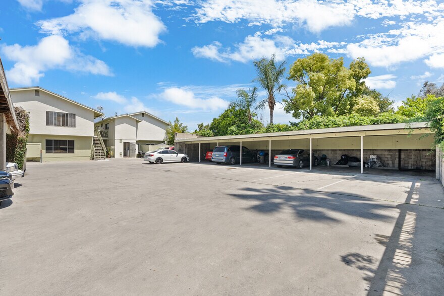 More Photos Of 13520 Victory Blvd, Van Nuys Apartments For Sale
